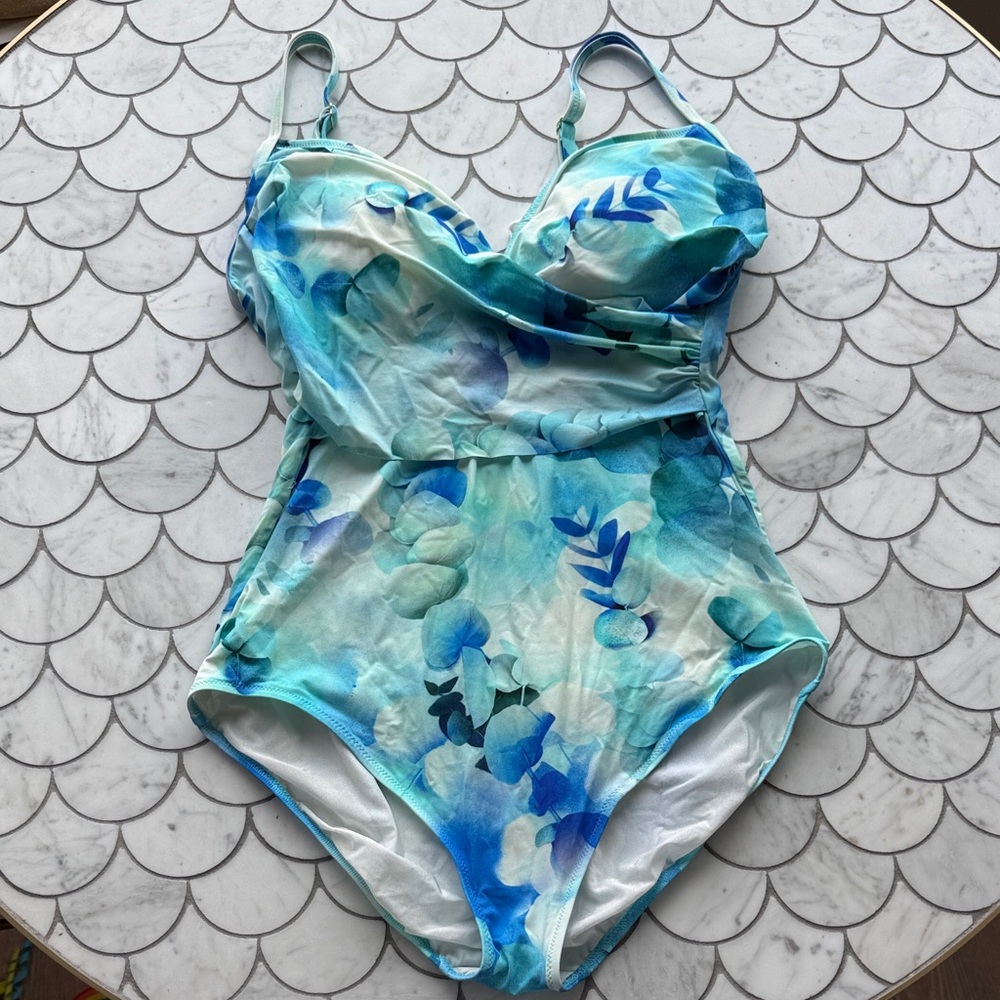 Gottex one piece, scoop back ruched swimsuit- size 14/ 44